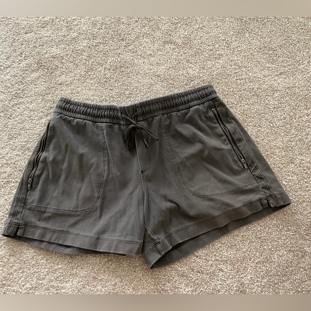 Olive green/grey Farallon short size 6